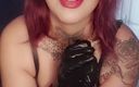 Louise Ebony: Provocação de dominação com minha cinta-caralho e luvas sensuais para...