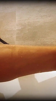 Assista me raspar as pernas na banheira - milf edition