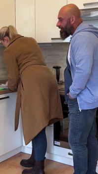 대물 자지에 따먹히는 거유 부동산 중개인