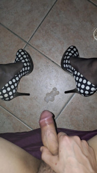 Sissy Slut in Stockings Cums on Heels