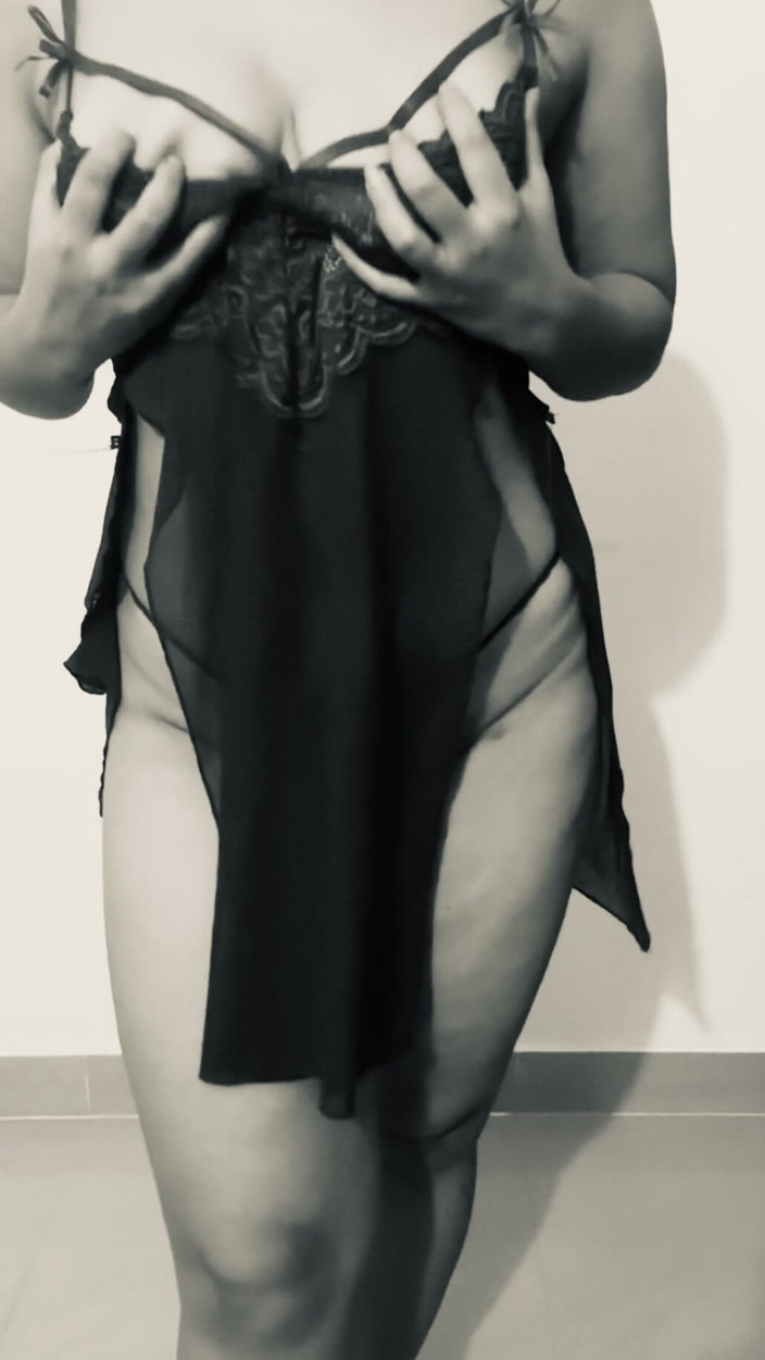 Foxxy_babe: แฟนสาวนอกใจและช่วยตัวเองให้เพื่อนแฟนหนุ่ม
