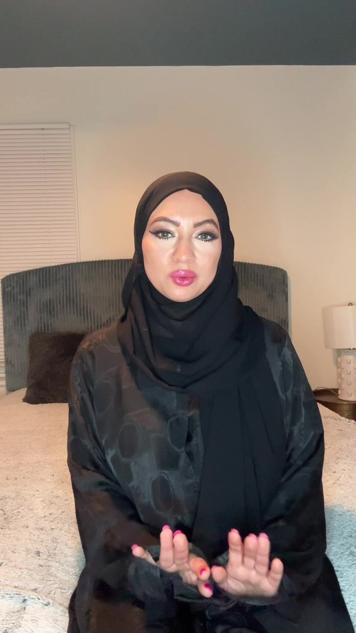 Sasha Pearl: Joi Arab di Abaya