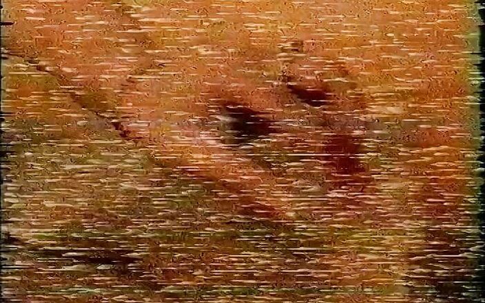 Radical: Porno classique finlandais rétro - Suomipornoa, blonde amateur - masturbation et baise