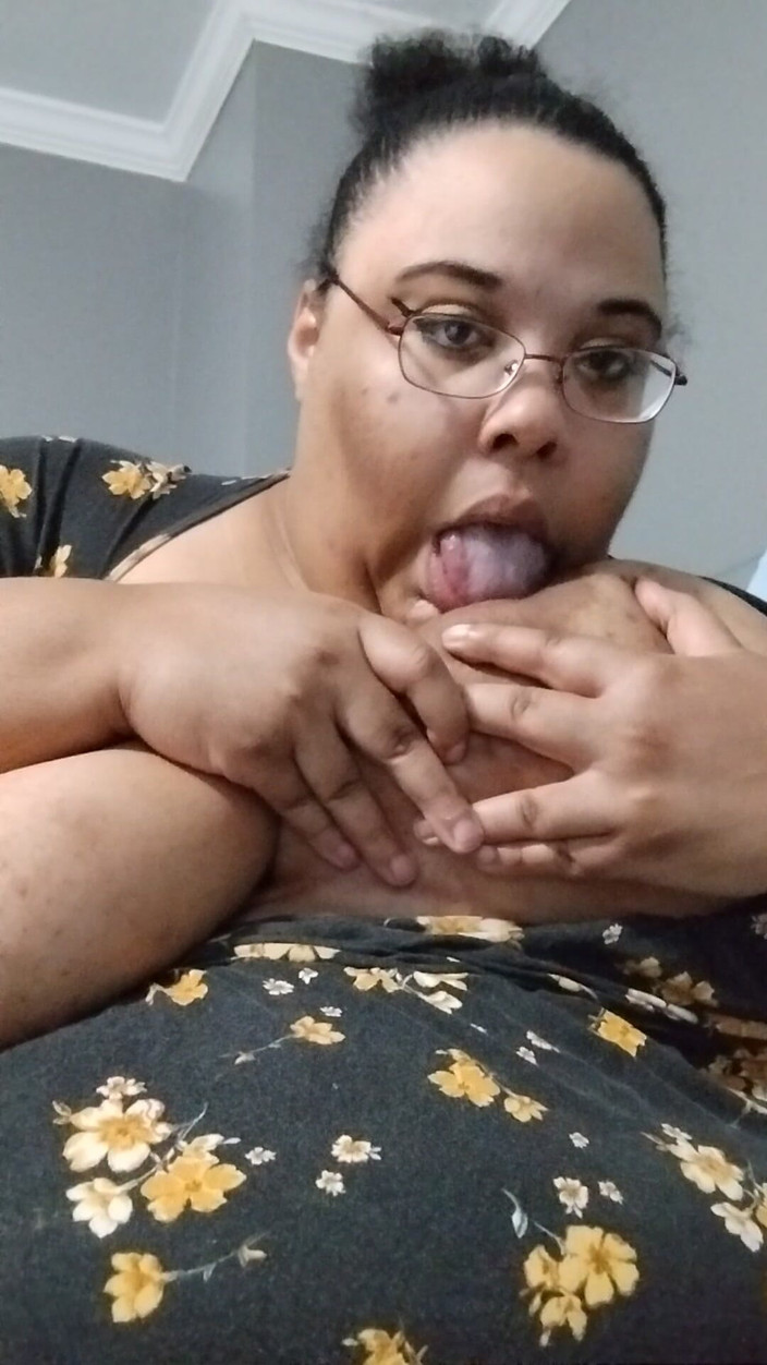 Jessica pigslut: Граю з моїми великими цицьками і облизую мої соски!