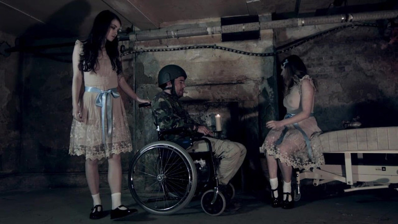 The Hunter Collection: Un soldat în închisoare fute două curve bisexuale frumoase