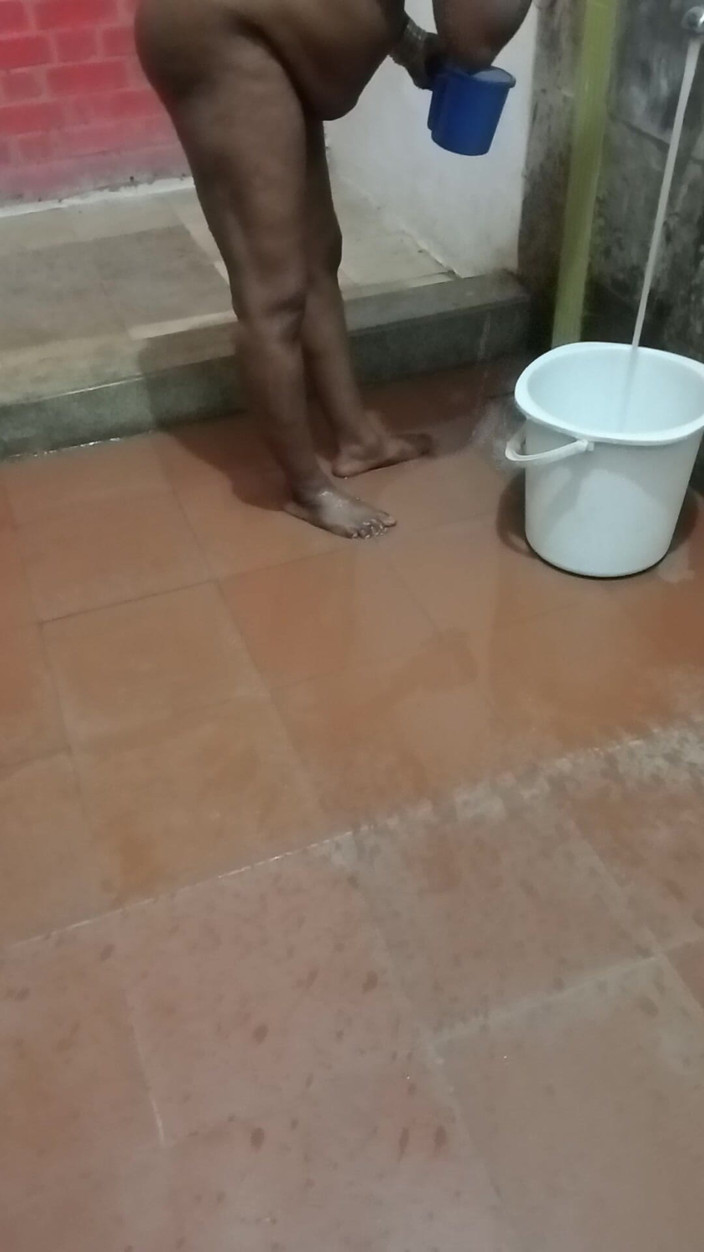 Tamil lesbian: După sex, spălat