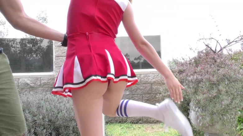 Hefburg: Pagw pigtail cheerleader