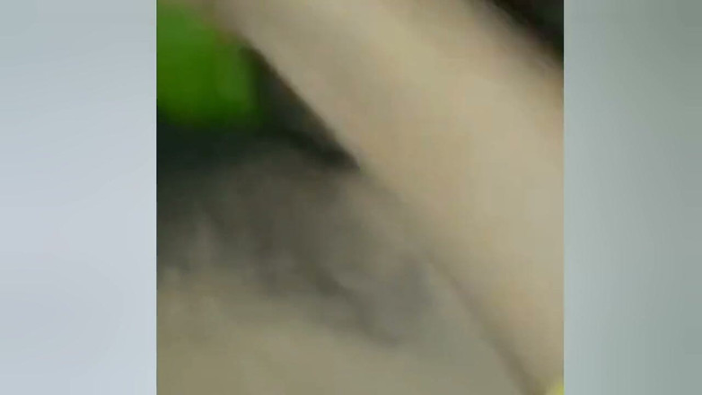 Cxs 9: 보지에 오이를 삽입하는 젊은 여자