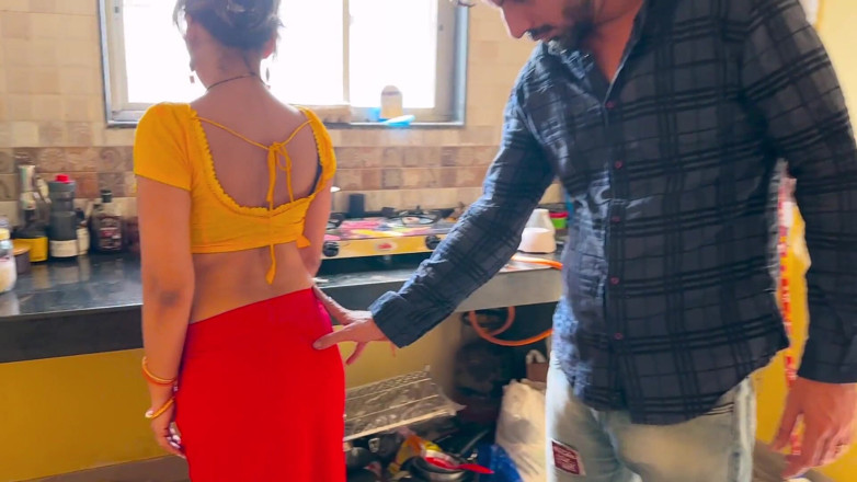 Next short: Hintli kadın Savita evinde patronuyla seks yapıyor
