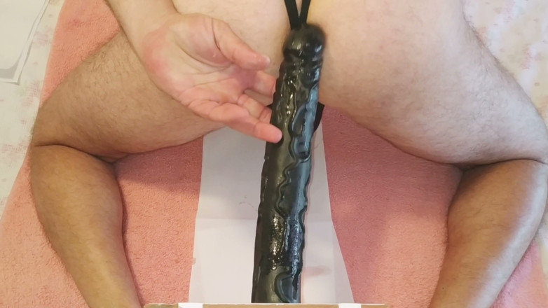 Dildofuckerxxx: Curul meu nesănătos și flămând înghite un vibrator imens 13,7