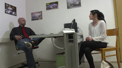 Erotic Planet X: Il cliente bollente viene scopato da un venditore di auto...