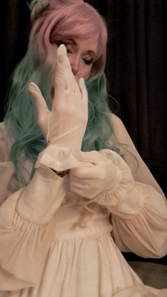 PandoraSG: Zkoušení vintage rukavic s Petite Pastel Goth