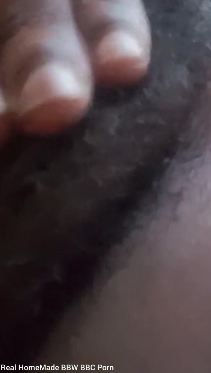 Super sexy ebony cuties: Sotto la doccia stimolante il mio clitoride con la testa...