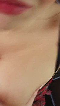 Miss Ukraine blowjob dan pancutan mani pada tetek besar itu