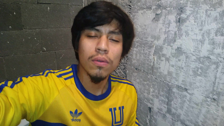 AlexAlejandro13: Dokončuji sledování playoffs, teď dostanu mléko z ptáka