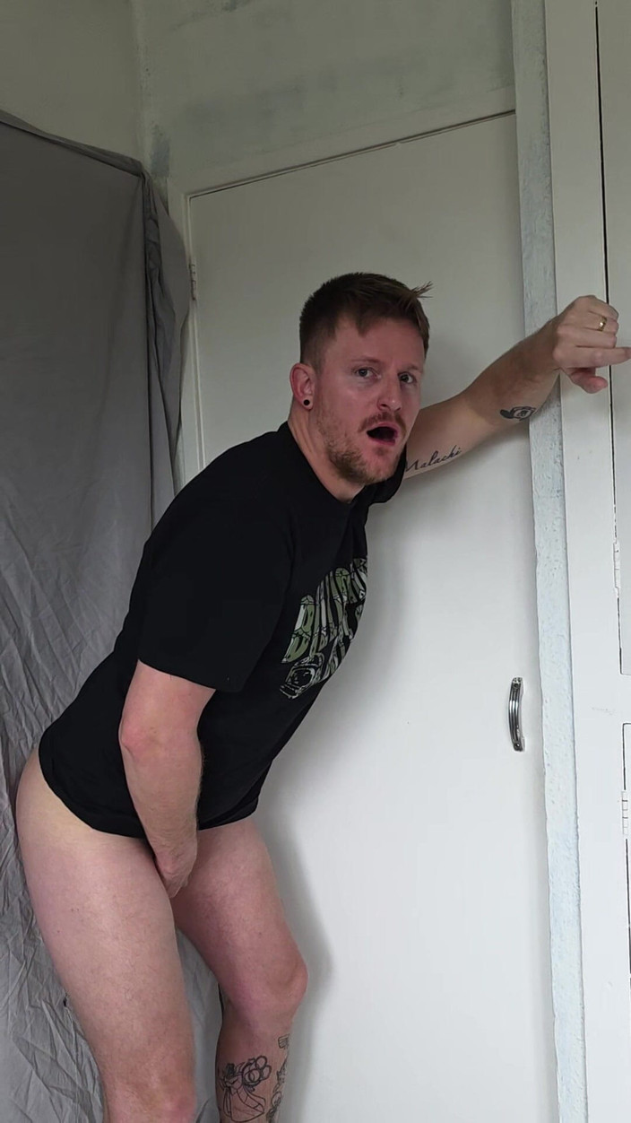 gaynaughtywelsh: 내 배다른 사촌을 속여 내 글로리홀을 사용하고 내 대물 사정 후 후장 따먹기