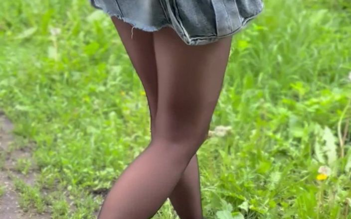 Sonya Pretty: Обнаженная девушка в любительском видео