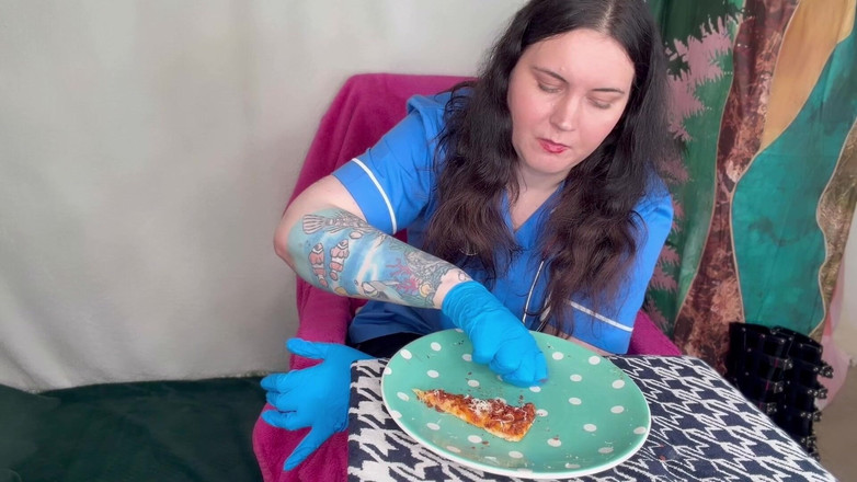 MissFFW: Infermiera donna donna mangia dopo una lunga giornata