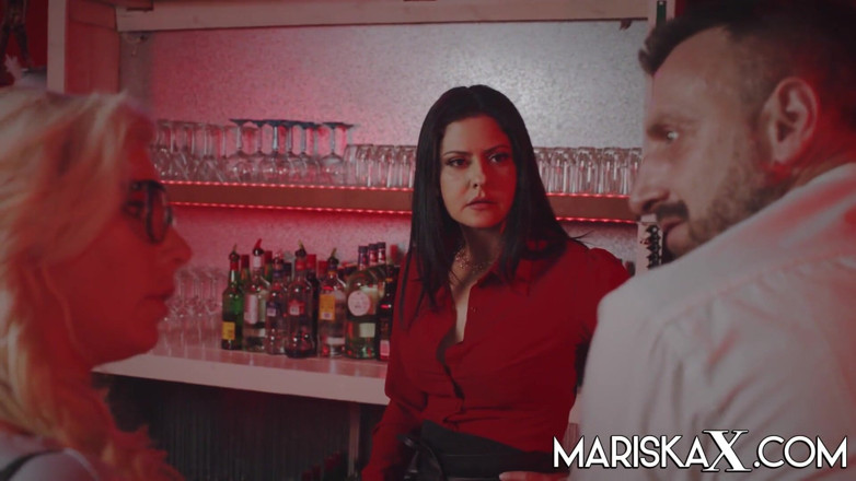 Mariska x: Mariska adora quando sua namorada Tina é fodida