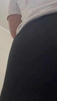 Xì hơi trong quần legging rất khít khao