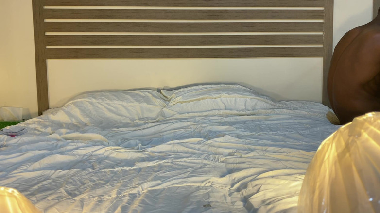 Girlnona: MILF Călărește Pula Lui Mare Și Neagră Ca O Curvă Flămândă...