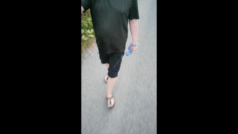 Carmen_Nylonjunge: 'S Ochtends eropuit met nylon voeten in Birkenstocks