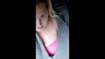 Kat Cumsalot Productions: Převléká se v autě Kat Cumsalot