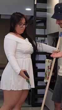 I Fuck the Goring Gardener, He Leaves My Mouth Full of Milk While My Husband Is in the Office