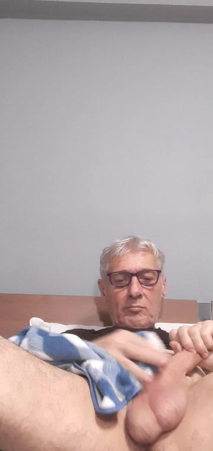 Big uncut hard cock: Oholený monstrózní péro a masivní obrovské velké koule