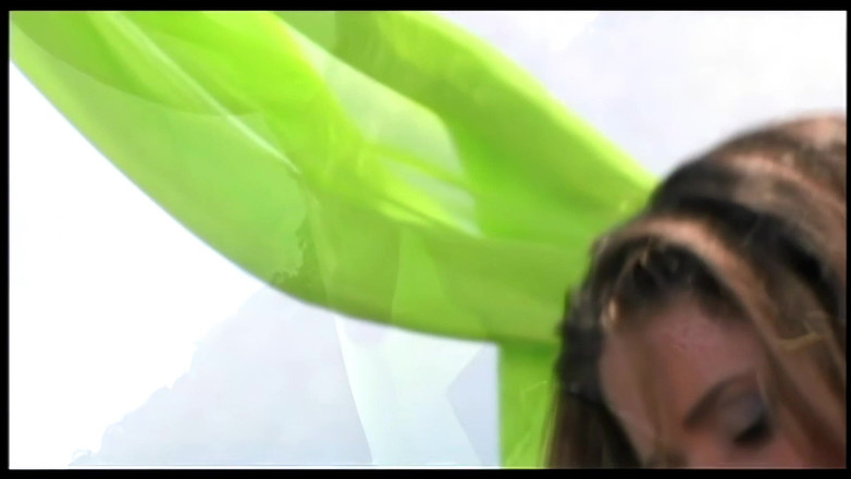 Pervy Studio: Bruneta Bikiny Kote saje jeho ptáka a užívá si bušení...