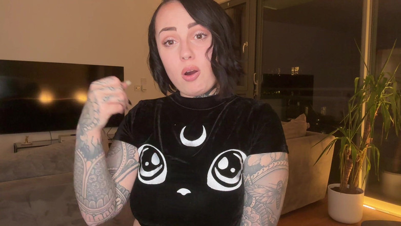 Miss Valentina: Pancutan mani pramatang yang memalukan JOI