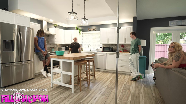 Fill Up My Stepmom: Bts Pt1 con stephanie love