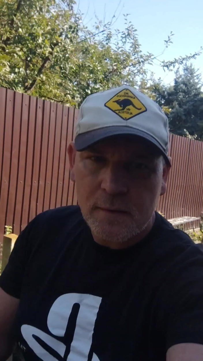 Dexterxxlfun: Tato pieprzyć przyjaciela. Gay Anal Creampie.dexterxxl