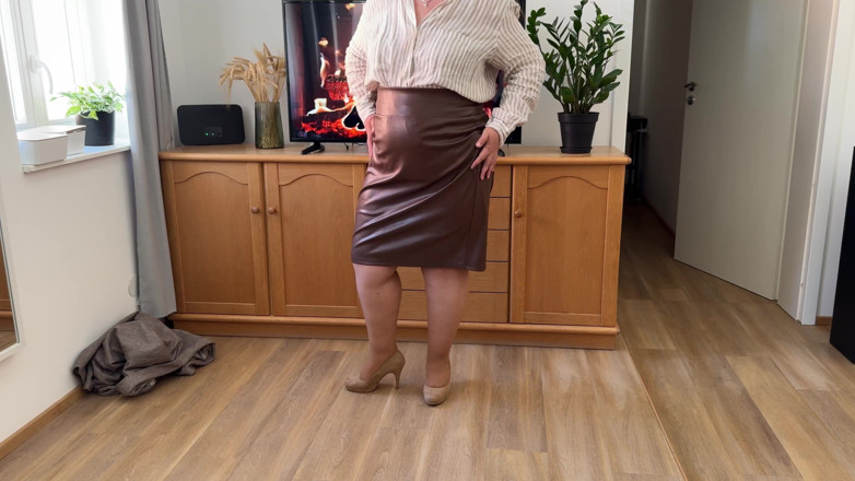 OurFetishLife: Birthday Gift for a Single Mature Stepmother!