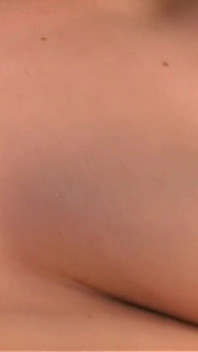 Cewek imut pemula dengan tubuh bugil yang hot banget