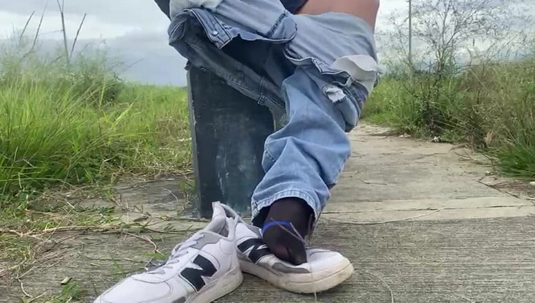 Mr Feet Colombia: Macho meninggalkan kantor dan mengganti sepatunya untuk bermain futbot