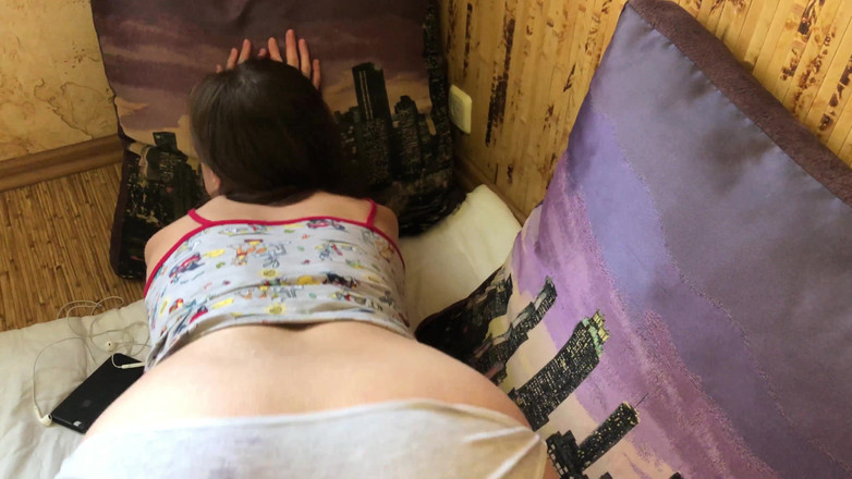 ArinaMills: Primera follada con hermanastra