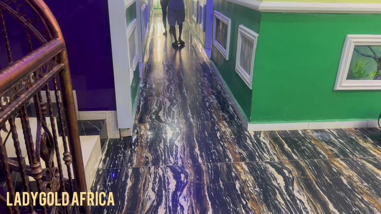 Ladywhite: Ella Acaba De Hacer Una Recogida De Su Caso Con...