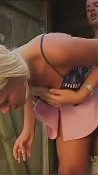 Si blonde muda seksi miang dikongkek zakar besar dan selepas dipancut mani dalam mulut