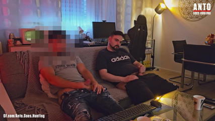 AntoGoesHunting: L'amico Turco Etero Con Il Cazzone È Più Comodo - Masturbazione Reciproca...