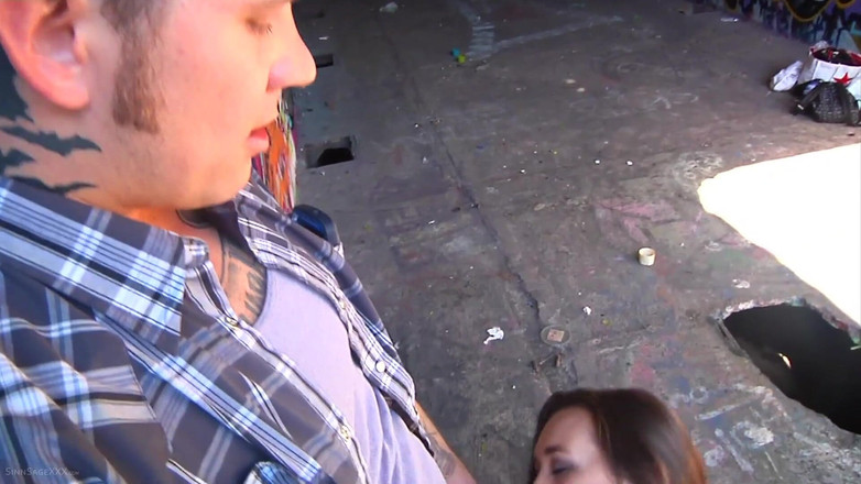 Sinn Sage: 陌生人的鸡巴在我嘴里