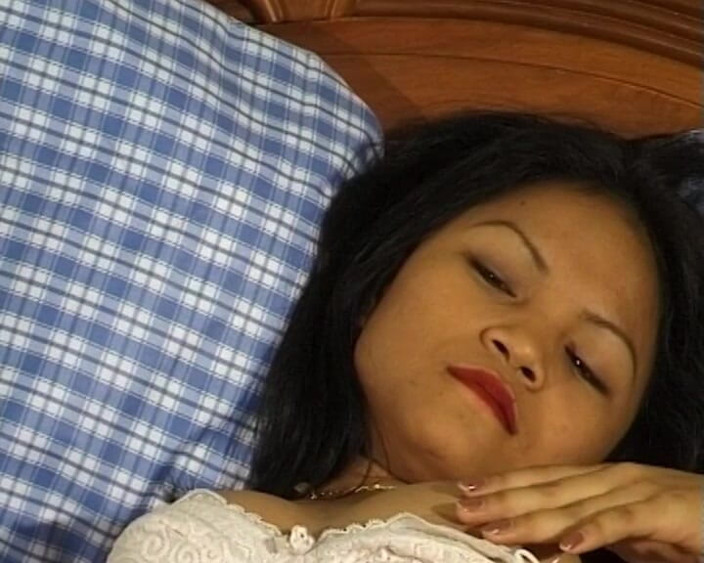 YOUR FIRST PORN: Mi pequeña novia asiática