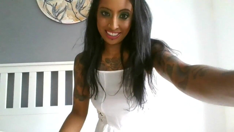 BabeXX69XX Asian MILF: Tatlı prenses üvey babasına 31 talimatı veriyor