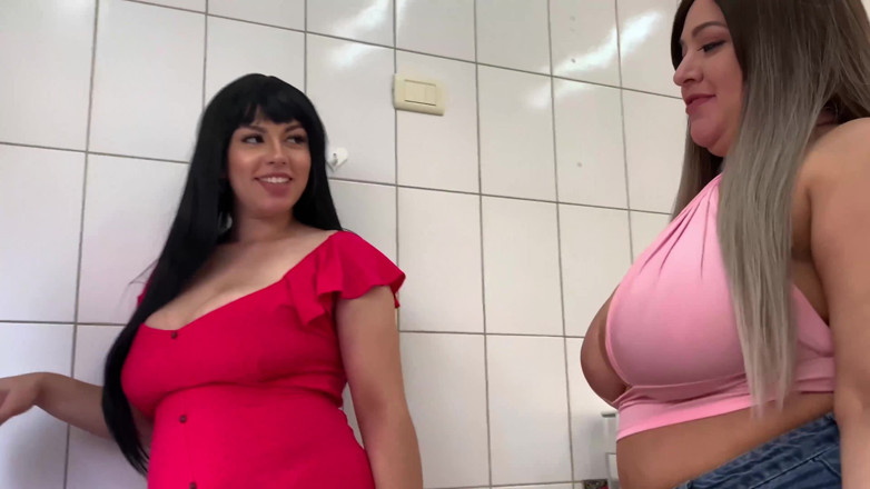 Busty BBW Latinas: Aksi hot lesbian semok latina brooke &amp; liana kitchen yang lagi...