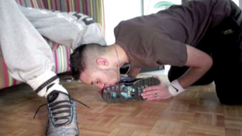 Sneaker Sex Kinky: 亚历克斯和米卡克尔的运动鞋提交