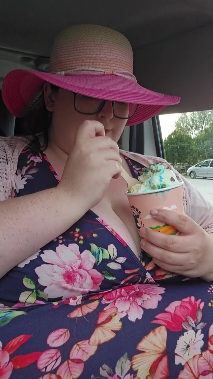 SSBBWLadyBrads: Zjedzmy trochę lodu
