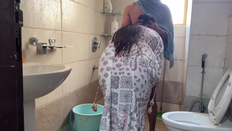 Hornycouple149: sautele bete ne shovar ke baad chodne laayak mammi saara...