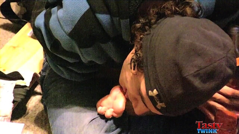 Tasty Twink: Jiffy-toes