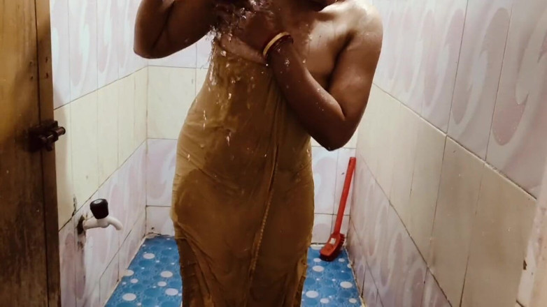 Madhu bhabhi: Suri rumah kampung semula jadi video mandi bogel