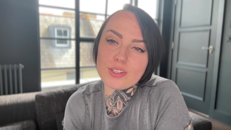 Miss Valentina: Obsédée par la pipe